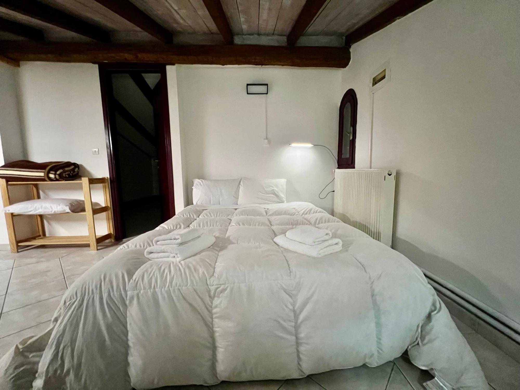 Apartment σοφιτα ξυλο μεταλο γυαλι