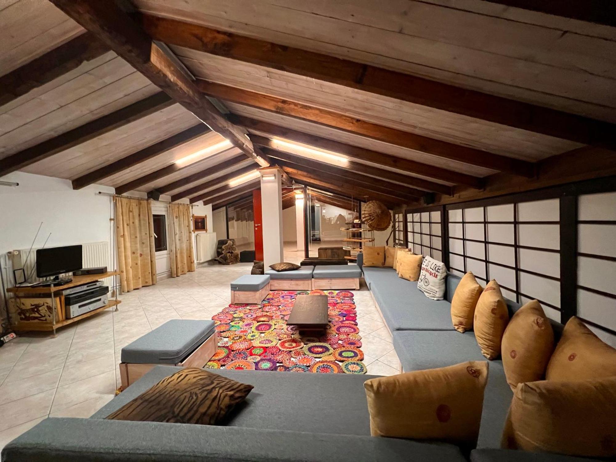 σοφιτα ξυλο μεταλο γυαλι Apartment Alykes Potamou
