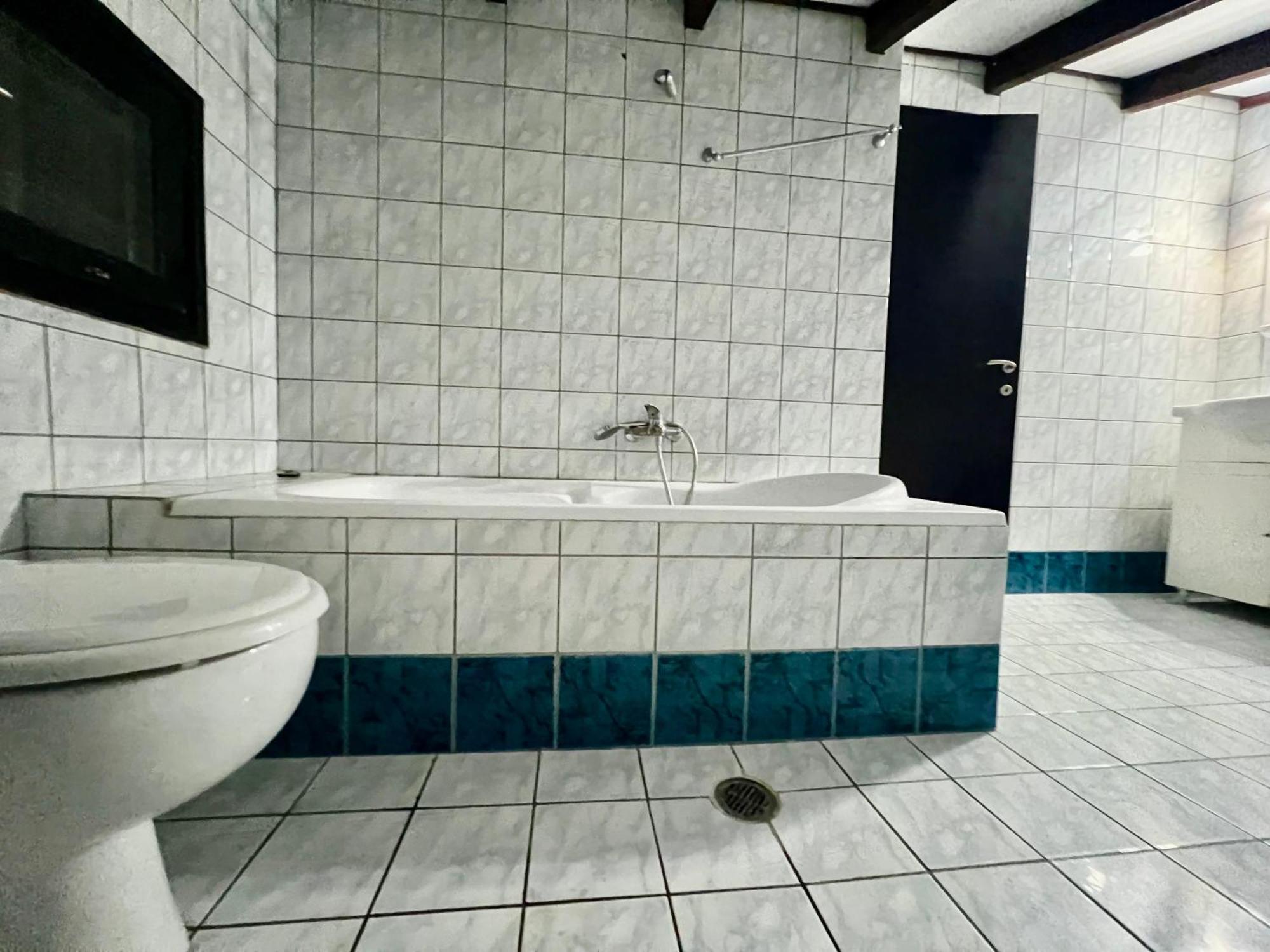 σοφιτα ξυλο μεταλο γυαλι Apartment